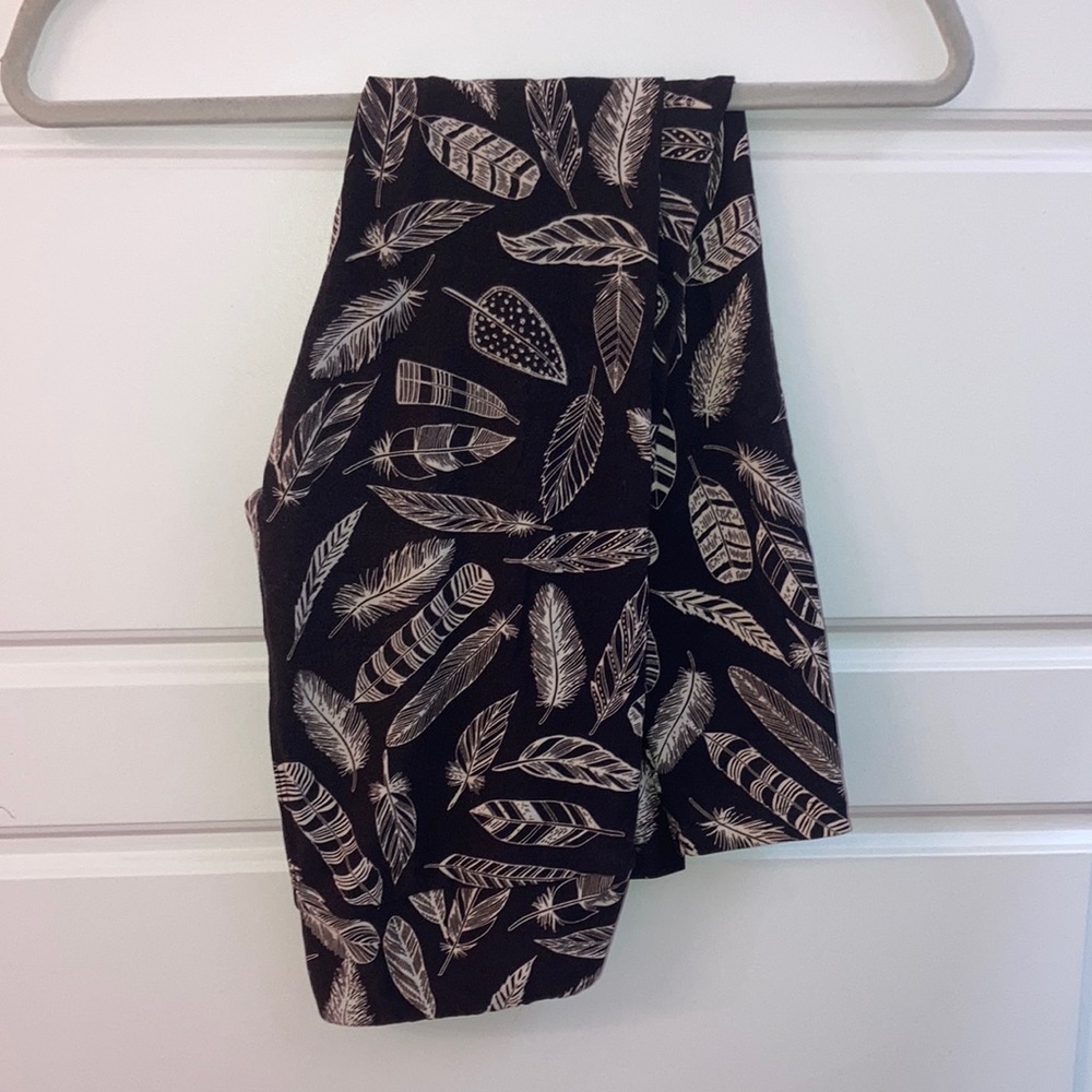 LuLaroe Fall one size feather bird leggings cute